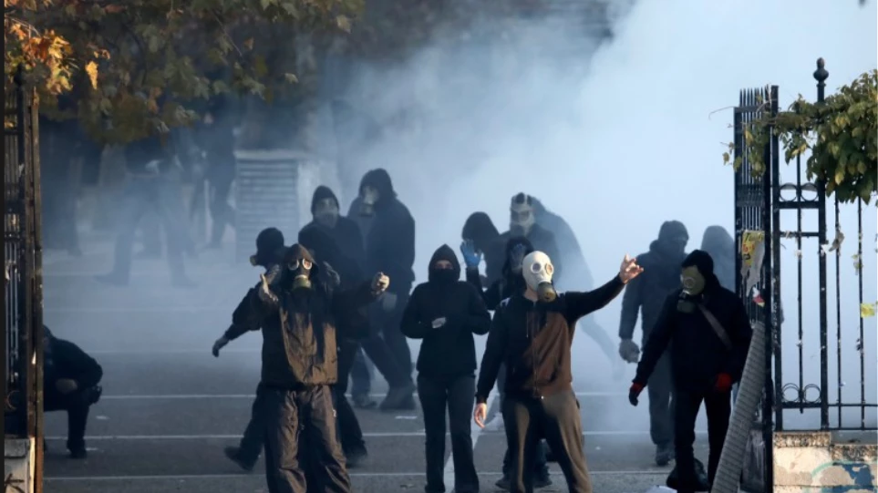 Αντιεξουσιαστές: Ρίξαμε μολότοφ στο Γ΄ Σώμα Στρατού και το απέκρυψαν